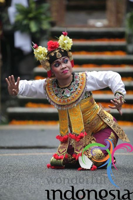 BALI INDONESIA Tourism - Photo Gallery - tari legong bali 1