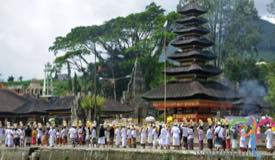 ulun-danu-bratan-temple-tabanan-bali-8.jpg