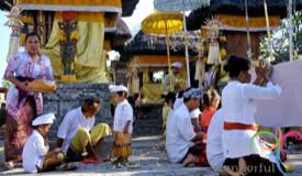 uluwatu-temple-jimbaran-bali-2.jpg