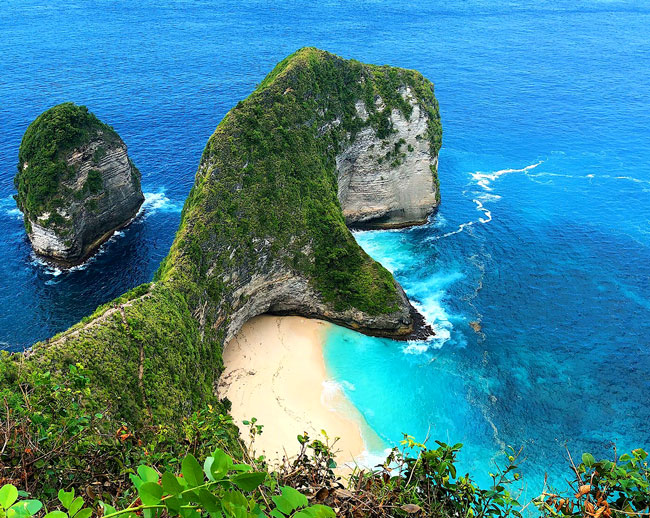 Visiting Nusa  Penida  Island in Bali  Province