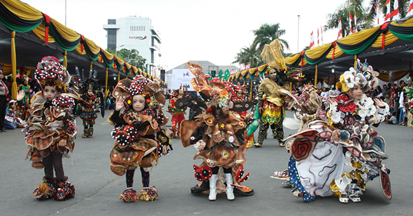 Jember Fashion Carnaval (JFC) is an annual costume festival held in the  city of Jember, East Java, Indonesia Stock Photo - Alamy