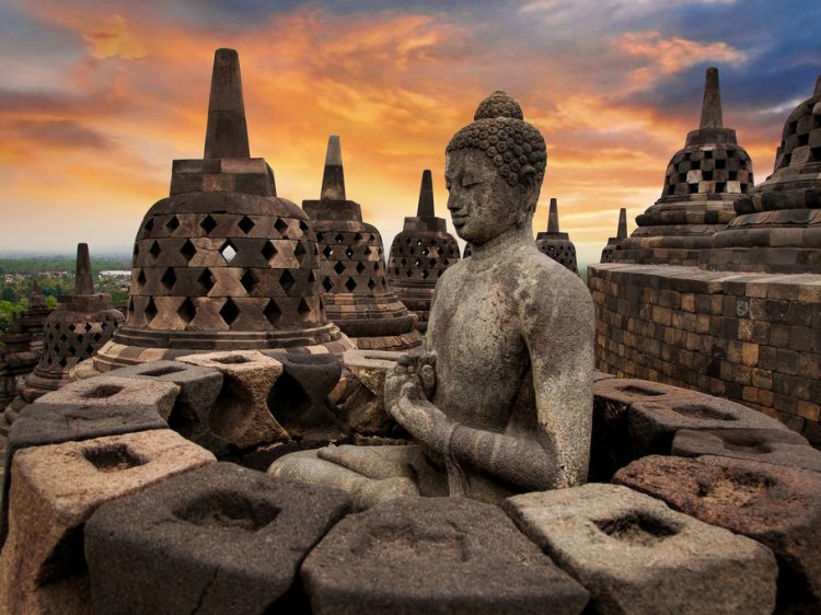 Borobudur: The Biggest Buddhist Temple Visited by Millions of Tourists – Visit Indonesia – The Most Beautiful Archipelago in The World