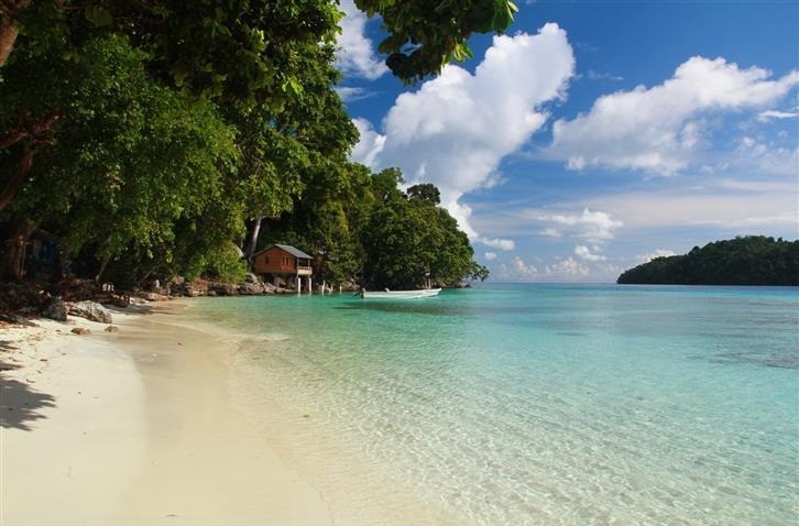 https://www.indonesia-tourism.com/blog/wp-content/uploads/2020/01/pulau-pombo.jpg?utm_source=chatgpt.com