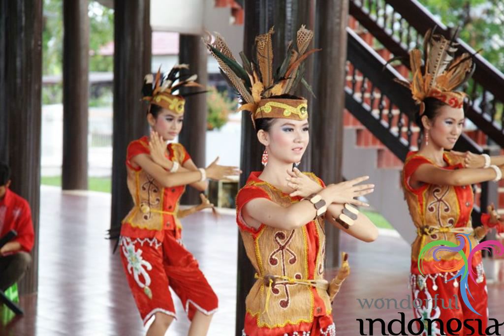 Central Borneo Tourism Orangutan Tours Dayak Eco Tours Adventure In Wild And Natural Life Inside Borneo Photo Gallery Giring Giring Tribe Palangkaraya Centre Borneo 2 Jpg