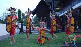 giring-giring-tribe-palangkaraya-centre-borneo-1.JPG