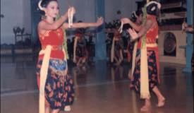 galleries/traditional-art/preview/keris_dance_01.jpg