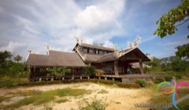 traditional-house-east-kalimantan.JPG