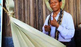 sasando-craftman-kupang-1.JPG