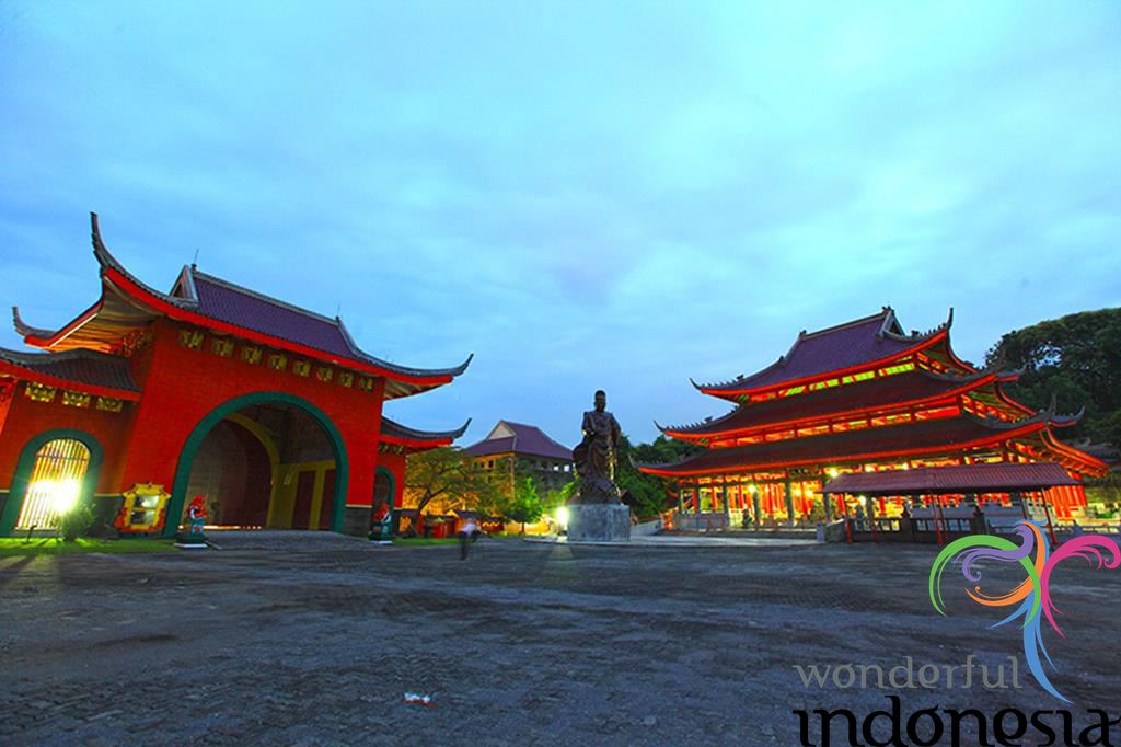 Des Beaux photos de Central java vihara sam poo kong semarang centre ...