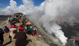 kasada-ceremony-bromo.jpg