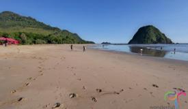 pulau-merah-island-banyuwangi-east-java-1.jpg