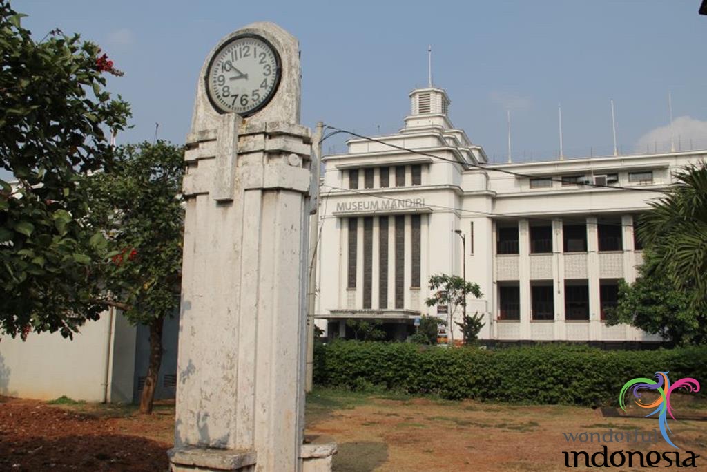 Jakarta Tourism - Photo Gallery museum mandiri jakarta 1