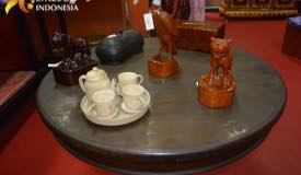 images/gallery/souvenir/carving-miniatures.jpg