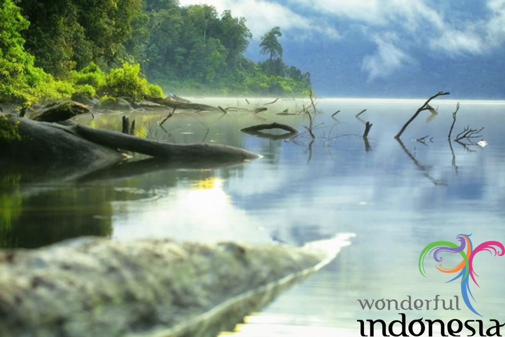 Jambi Tourism Photo Gallery Sumatera Indonesia gunung tujuh lake