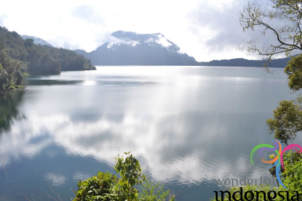 Jambi Tourism - Photo Gallery - Sumatera Indonesia - gunung tujuh lake