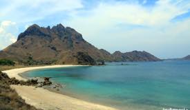 gallery/padar_island/beach-at-padar-island-1.jpg