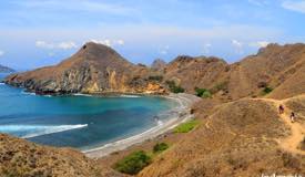 gallery/padar_island/beach-at-padar-island-2.jpg