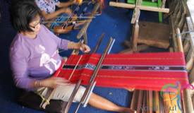 weaving-village-skip-ambon-1.jpg