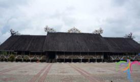 rumah-adat-suku-dayak-kenyah-di-desa-pampang.JPG