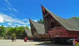 tuktuk-siadong-north-sumatra.jpg