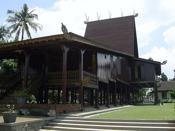 Bubungan Tinggi House Bubungan Tinggi House