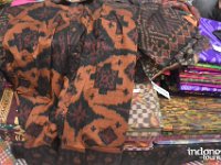 Bali Puspa - handwriting batik fabric