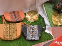 Daloeng - ethnic clutch