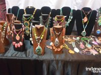 Kaloka Nari - premium stones