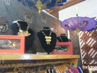 Klambiabite - gold accessories