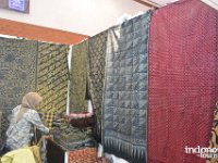Tenun-Gedog-Zaenal-indonesian-woven-fabric