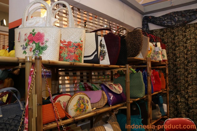 arina-rotan-flower-3