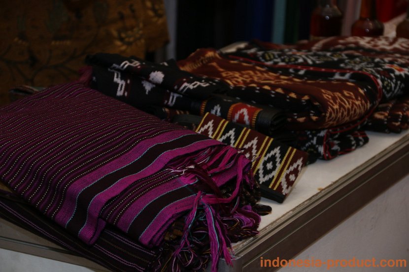 loekeli-tenun-ikat-rote-2