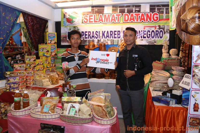pengrajin-pelepah-pisang-2