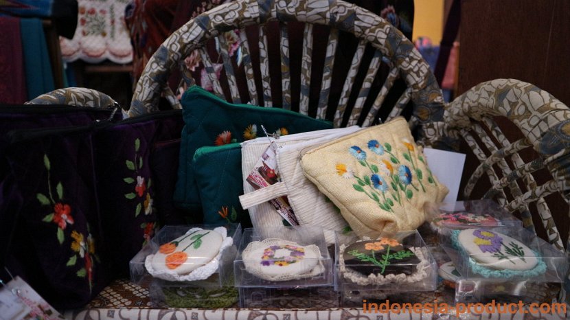 Cattelya-Hand-Embroidery-Craft-and-Souvenir