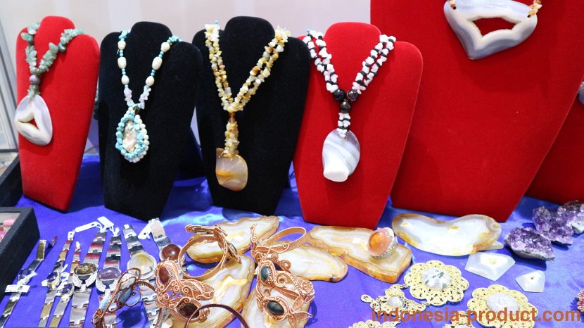 Gita-Batu-Alam-Crafted-Necklaces
