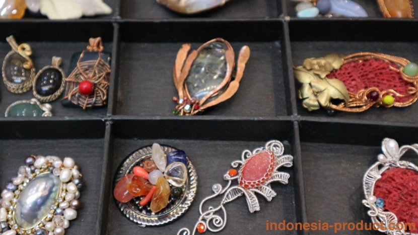 Jasmine-Craft-Brooch-Jewelry-and-Art