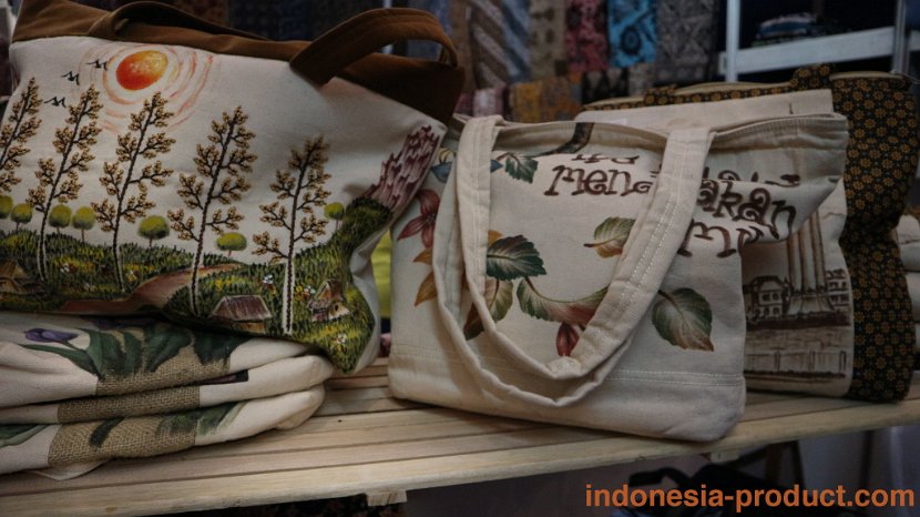 Karya-Ikat-Jumput-Mandiri-handpainting-kanvas-bag