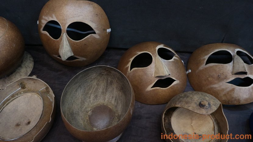 Mahakarya-Mojopahit-wooden-mask