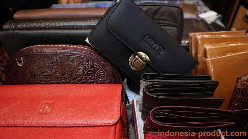 Sendy-Leather-souvenirs