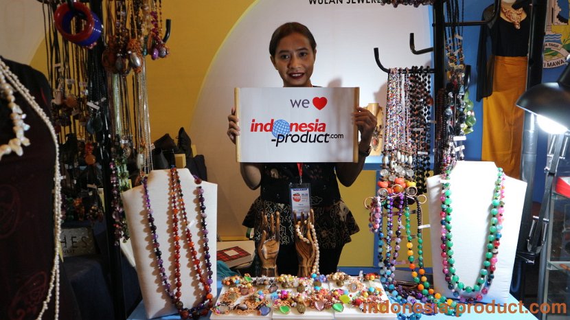 Wulan-Handayani-Handmade-Accessories