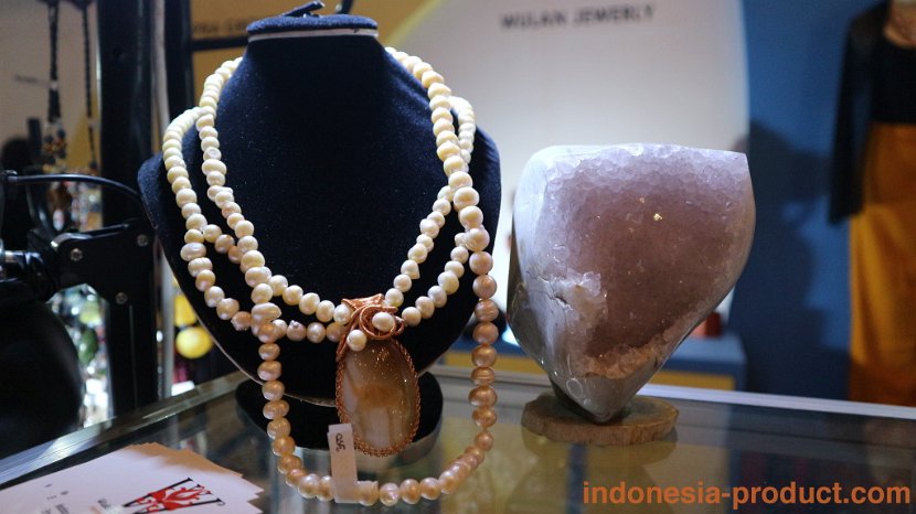 Wulan-Handayani-crafted-jewelry
