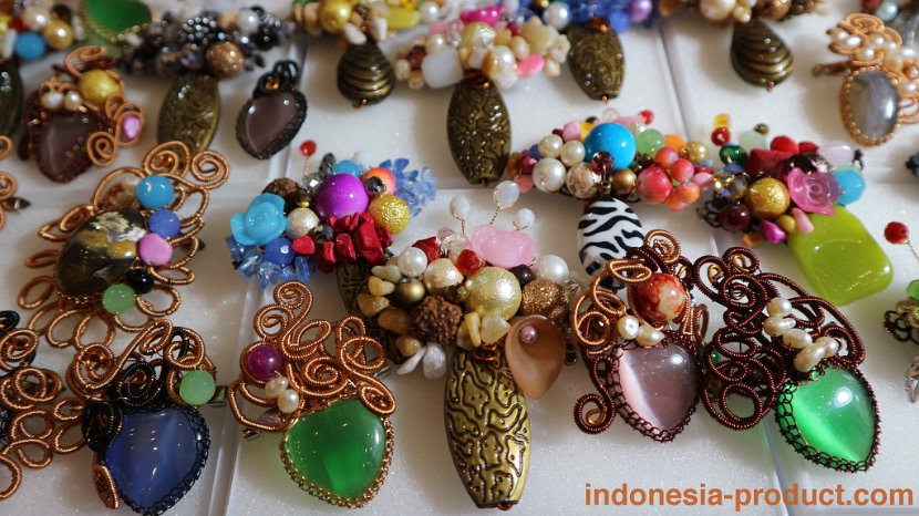 Wulan-Handayani-wire-jewelry