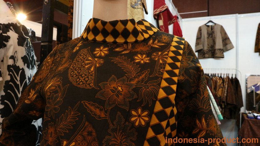 Yasokhy-handwritin-batik-cloth