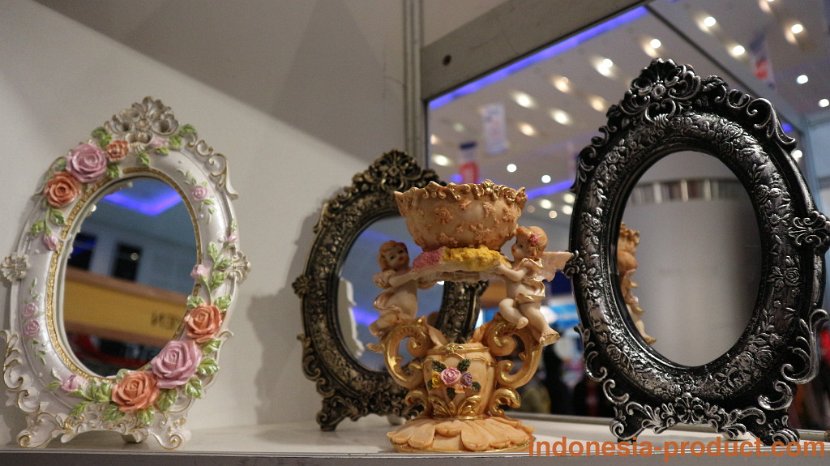 Yono-Souvenir-Mirror-Decoration