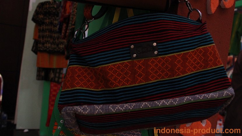 dinas-koperasi-ntt-batik-garment-accessories-decoration-02