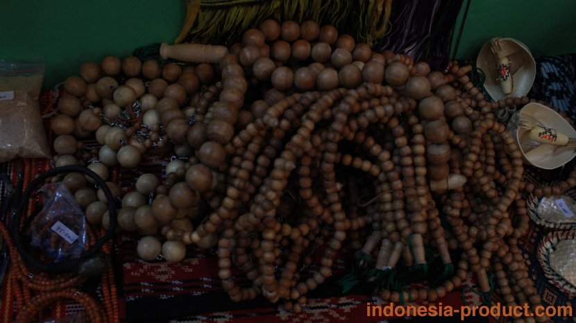 dinas-koperasi-ntt-batik-garment-accessories-decoration-04