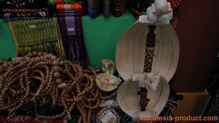 dinas-koperasi-ntt-batik-garment-accessories-decoration-05