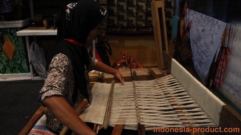 gringsing-batik-traditional-garment-fabric-04