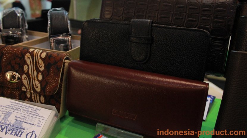 intako-handmade-bag-suitcase-wallet-belt-02