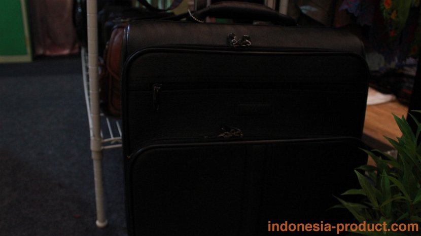 intako-handmade-bag-suitcase-wallet-belt-03